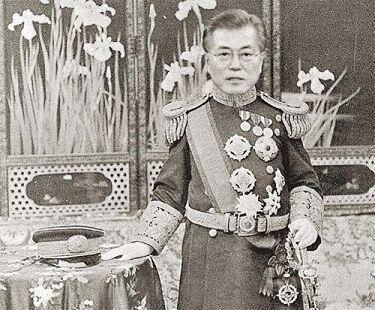 문재인 대통령께서 조선을 통치하셨다면 역사는 달라졌겠지 일본을 식민지화하고 만주를 침략 했을텐데 아쉽다