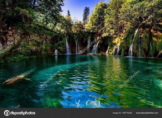 예전부터 가보고 싶던 크로아티아 크로아티아는 숲이 진짜 예쁜거 같아 여기 유명한 공원 같더라 여행한번 가보고 싶은 나라 하나