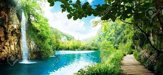 예전부터 가보고 싶던 크로아티아 크로아티아는 숲이 진짜 예쁜거 같아 여기 유명한 공원 같더라 여행한번 가보고 싶은 나라 하나