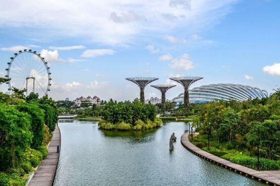 싱가포르도 깨끗하고 되게 좋은데 자연적인게 좋은거지 인공물은 싫어서 여긴 유럽이 아니라 아시아 여기 굉장히 살기 좋은 나라인가봐 여기가 이민가기 제일 좋은 위로 뽑혔어