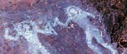 이탈리아 발카모니카에서 발견된 벽화 만년전에 그려진 것으로 추정되며 머리에 헬멧처럼 보이는 둥그런 물체가 눈에 띈다 지금의 우주비행사들과 흡사한 모습이다