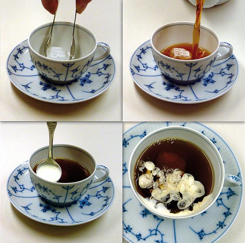 동프리슬란트식 홍차 차를 진하게 우립니다 얼음사탕을 잔에 담습니다 차를 붓습니다 생크림을 넣습니다 젓지 않고 그대로 마십니다 맛있음