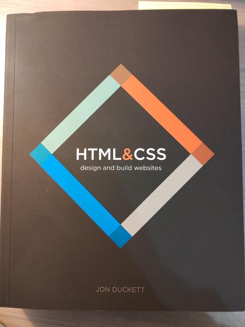 참고로 책은 아마존에서 구매함 HTML CSS가 책에 들어있는데 사실 펼치기 전까지 HTML이 코딩의 종류인지도 몰랐다 CSS는 아직 뭔지 모름 아무튼 표지는 이렇고 하드커버