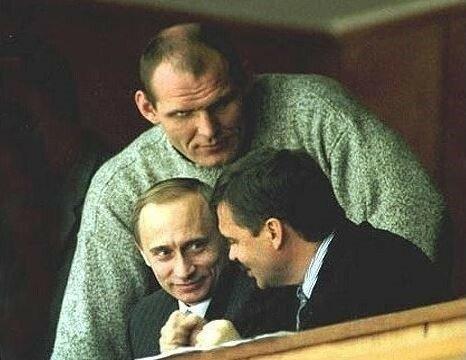 러시아 대통령이자 KGB 요원 출신인 블라디미르 푸틴을 지키는 알렉산드르 카렐린