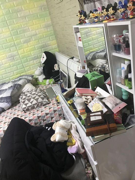 그리고 내일 청소를 할 화장대랑 컴퓨터 책상