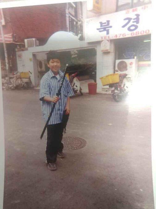 그리고 .. 나 역시도 14살때부터 레지스탕스를 시작했다. 그 때는 신념보다는 영웅에 대한 동경이 컷던거같아 사진은 중국에 있는 기계공장 탈취 