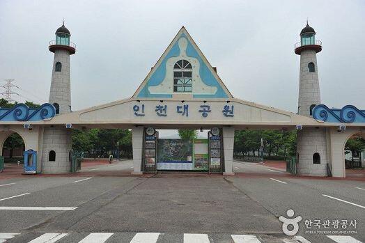 우리의 시작을 장식할 곳을 정했다 이곳에 피어나는 벚꽃을 벚꽃폭빵으로 장식하여 우리를 알리겠다