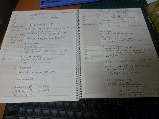 수학을 노트필기한 건 이번학기가 생전 처음이라 글씨가 좀..