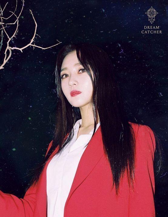 이번에 오랜만에 ☆☆☆5월 10일에 컴백☆☆☆하는데 아직 티저 일부만 나왔는데도 여전한 몽환 판타지 예쁨에 나는 이미 죽었어.. 사진은 단체사진