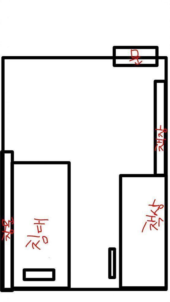 이게 현재 방구조인데 책상과 침대의.위치만 바뀌었다고 생각하면돼. 저렇게 바꾼다고 므ㅓ가 달라지나 싶은데 안보인다고는 하더라고