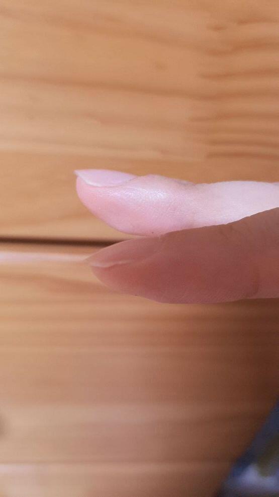 >>24 내 손톱이 지금 바짝 깎았는데도 이 정도로 튀어나와서...한 45도? 정도만 기울여도 닿아서 소리가 나 이건 그냥 어쩔 수 없는 거니까