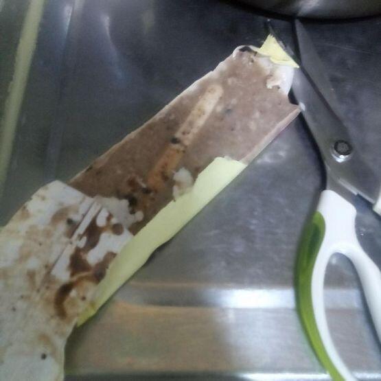 아뉘 시봠바!!!!!! 봉지 뜯으니까 이따구로 되있는거야. 손에 다 묻고 안뜯어져서 가위로 뜯고 진짜 딥빡...