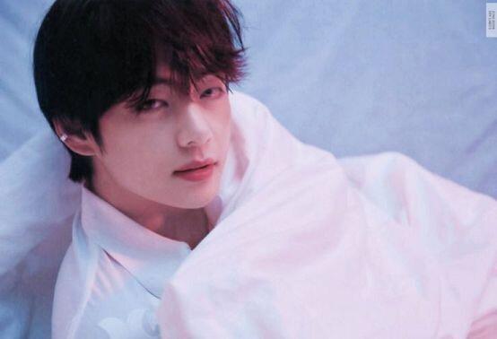 왜 아이돌은 없지...귀엽고 잘생긴 방탄소년단 뷔를 봐줘ㅠ사진상으로는 도도하고 까칠할거 같은데 실제 성격이 너뭌ㅋㅋㅋ갭차이갘ㅋㅋ큐ㅠㅠ바보같을 정