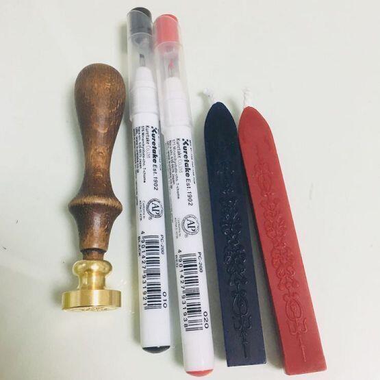 일단 내가 사온물품 올릴게! 도장하고 왁스하고 글씨쓸때 쓸 펜! 그리고 예쁜 편지지가 없어서 원고지에다가 쓰기로 했어...ㅠㅠㅠㅠ