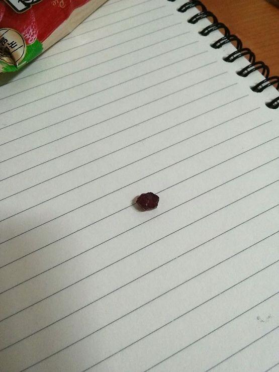 이거는 흔하게 알려진 루비야 분명 다이아몬드보다 더 귀하다고 들었지만 그건 아닌 것 같았어. 하지만 다이아는 전부 예쁘게 세공해서 파니까 더 비