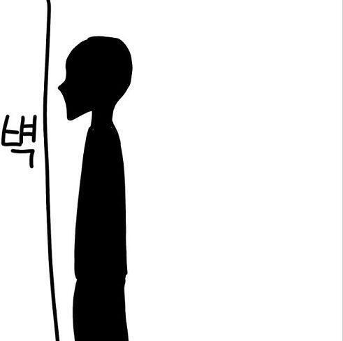 4. 까만 인영 이건 복도 집에서 겪은 일이야. 복도 집에서 일어난 일이 굉장히 많아. 그 집에 뭔가 있었나? 쨌든. 내가 중학생때였을거야. 시