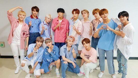 세븐틴 !! 난 세븐틴 좋아한지 한 2년정도 됬어 내가 많은 아이돌을 좋아했지만 이렇게 깊게 좋아하고 한 가수만 오래본건 처음이거든 그만큼 매력