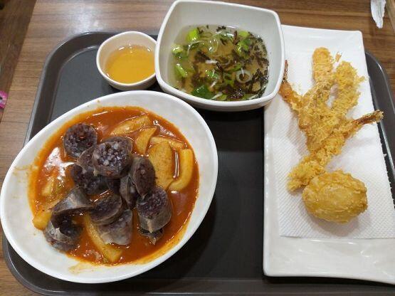 잘무따아이가 여기 맛있어 국물떡볶이는 내취향이고 튀김전문점이라 튀김이 별미임