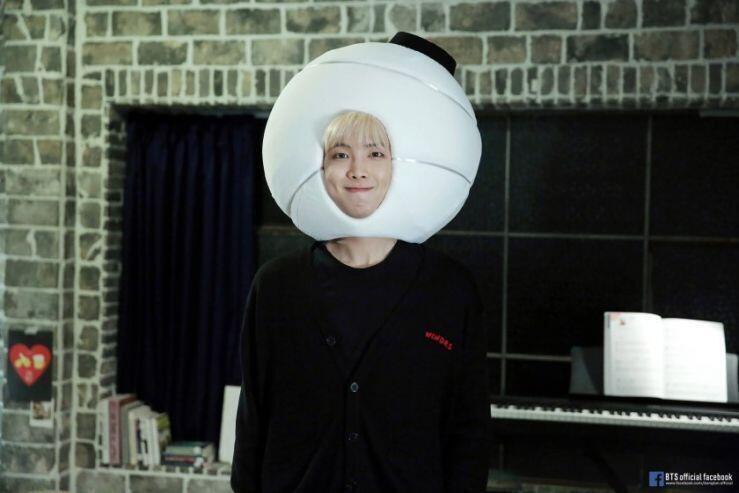 얼마전 생일이었던 우리 남준리더님 사진 보고 힐링해♥♥♥ 이 사진 너무 귀엽닼ㅋㅋㅋㅋㅋ
