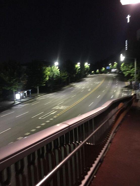 친구기다리는 중인데 외ㅐ이러ㅕ지?