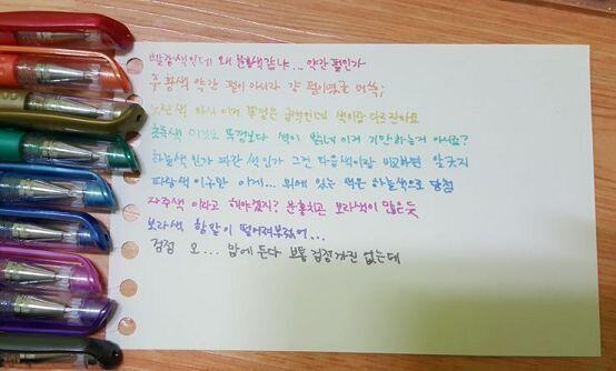 3 36색이라 그냥 홀려서 산 펜 다 써봤다... 다이소치고 나쁘진 않은데 그래도 약간 싼맛은 난다... 종류가 많은 펜을 한꺼번에 5천원에 살