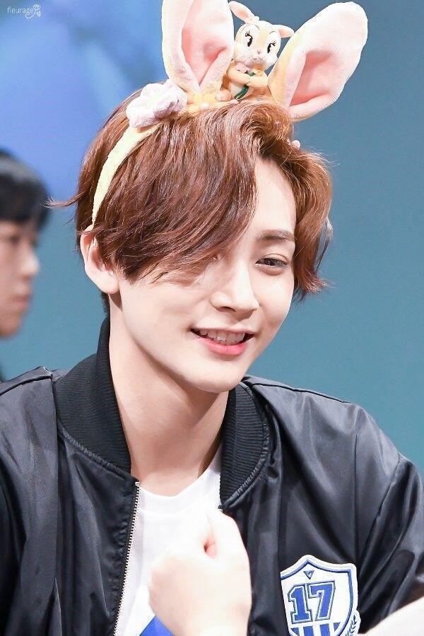정한 지수! 사진 더 많은데 내가 생각 하는 그 꽃같은 분위기의 사진들이 막상 찾으니까 안 보여서 차애 정도의 사진으루..! 마지막은 투샷*-*