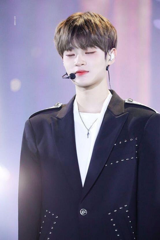 대휘? 지훈이? 좀 더 예쁨예쁨한 느낌 원하면 셉틴 윤정한?