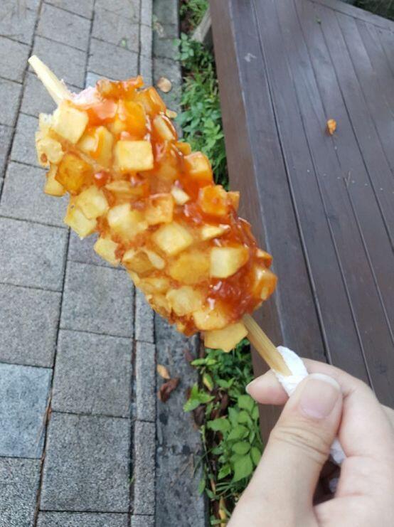 스레주야 또 감자핫도그 먹냐~~~