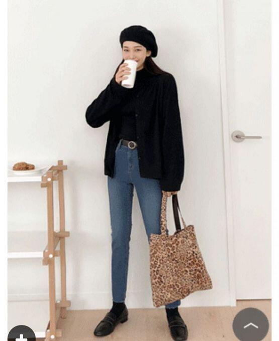 이거 미쳐라 소프트가디건세트 제품 사진인데 이런식으로 입어! 난 개인적으로 바지는 저 모델 입은거보다 더 진청이고 일자핏이면 좋을거같아 호피에코