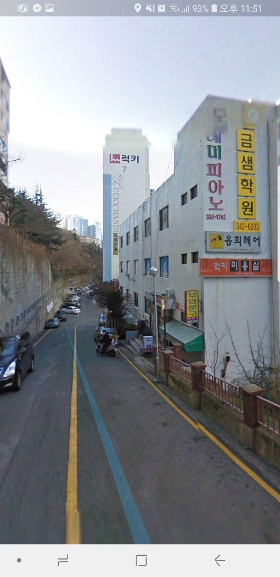 이게 그 상가 사진처럼 그때 느낌상 어두웠던것 같아..