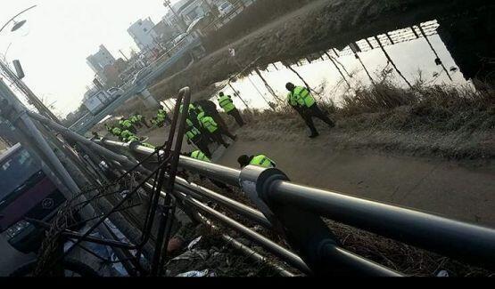 이건 시체가 발견되고 집옆에서 찍은사진