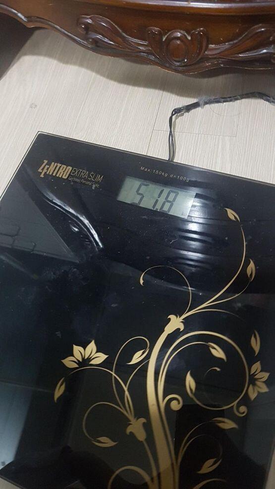 나 거의 1키로 줄었다!! 오늘 실수로 친구가 준 밀가루 들어간 과자 쪼꼼 먹었지만,, 어찌됐건 빠졌으니 기분 좋다!