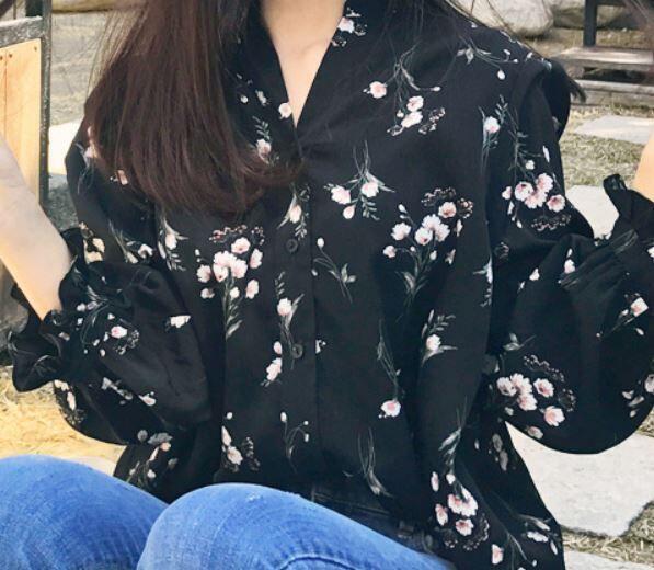 블라우스는 이거고 쇼핑몰 사진이야!! 다리도 별로 안이쁘고 뚱뚱한 편이라 치마는 별로 입고 싶지않고ㅠ 키는 좀 크다 170..!