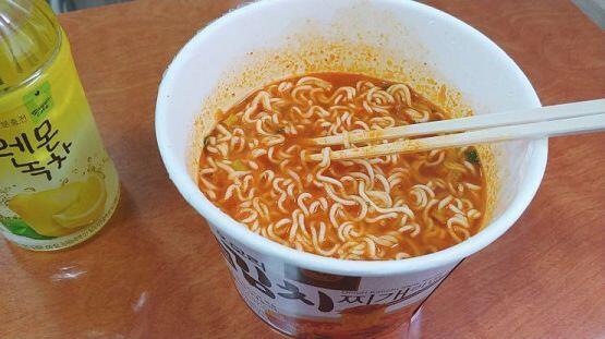 이런느낌의 라면이야.. 난 그냥 주는대로 잘 먹는 타입이라 맛은 역시 모르겠다 먹을만 한데