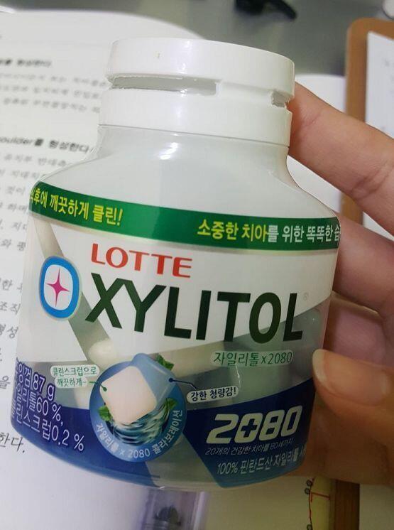 그냥 통이 맘에 들어서 이 자일리톨 샀는데 진짜 너무 화해서 깜짝 놀람 어쩐지 2080 적혀있다했더니 엄청 화한 치약같은 느낌