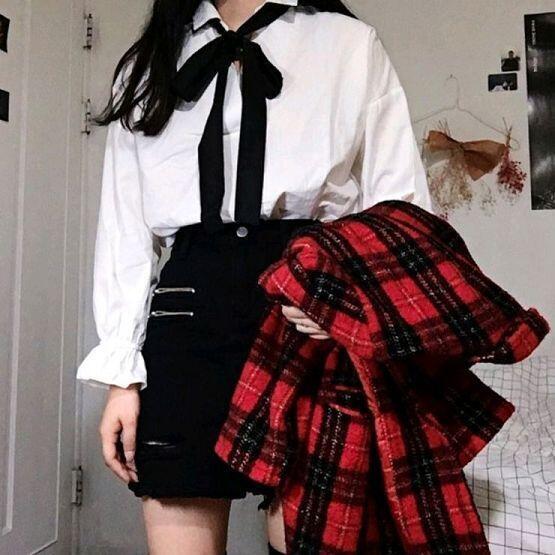ㅅㅌㅇㅅㅇ라는 어플에서 봤는데 스커트가 너무 이뻐서... 비슷한 거라도 좋으니 정보 좀 알려줘ㅠㅠㅠㅠ