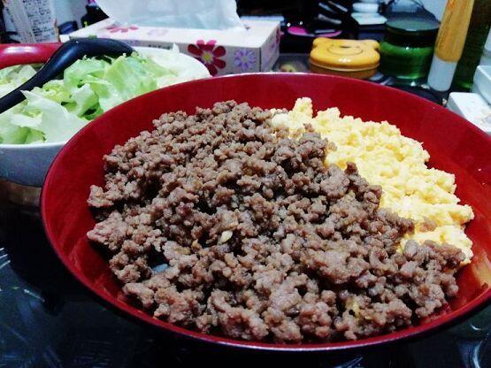 나는 왜 거의 일식밖에 없지?? 순서대로 소보로동 니쿠자가 우동 이야!!!!!