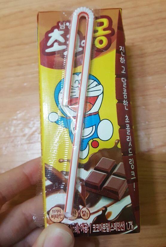 맞다 그러고보니 안 친한 사람인데 1+1해서 받았다고 초코에몽 주더라 그냥... 자랑하고 싶었어ㅋㅋㅋㅋㅋㅋㅋㅋ 세상엔 친절한 사람이 많구나 나였