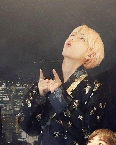 디엔에이때부터 본격입덕해서 방탄때문에 ㅌㅇㅌ까지 가입한 중학생 아미야... 진짜 그중에 김태형 젤조하훼... 컷대부터 얼굴 선 자체가 너무 예술