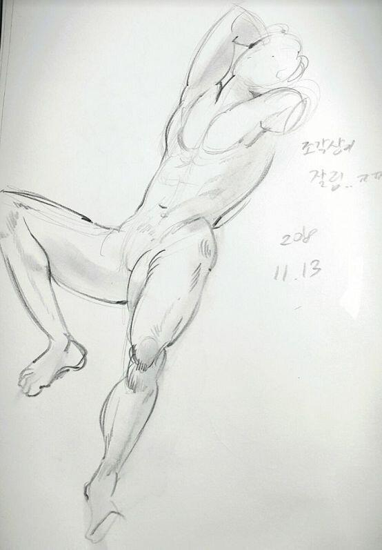 아슬아슬하게 2일 째 오늘은 조각상 크로키 해봤어 마지막거는 사진 고를 때는 몰랐는데 조각상이 잘려있더라;;;