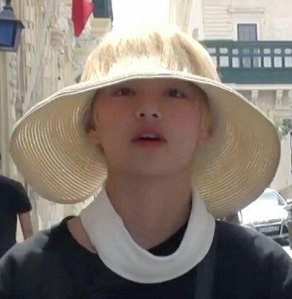 방탄소년단 재입덕!! 내 최애 뷔라는 친구라네 겁나게 귀엽고 순수혀 그리고 무엇보다 목소리가 캬~~~~~~~~ 외모도 장난이 아니랑깨 지이이이인