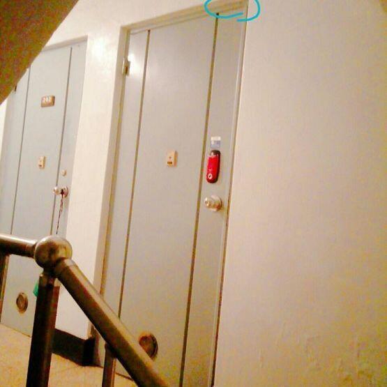 사진에 나온곳이 저쯤 이거든..? 엄청 유심하게 보는거 아니면 잘 안보일 정도인데 마음같아선 낙서라고 보고싶은데...여러가지 생각해 보니깐 낙서