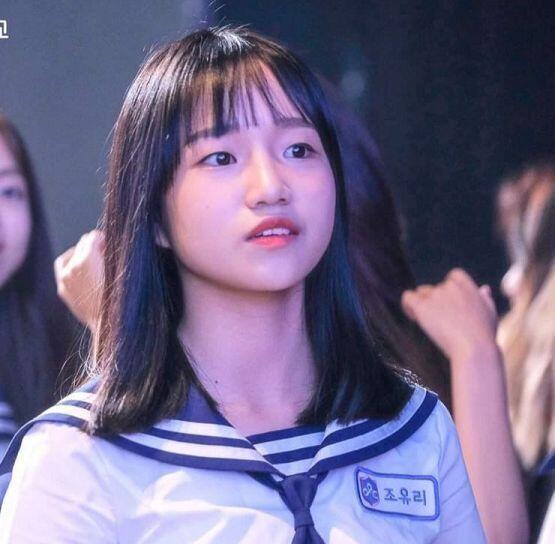 조유리 예쁘고 예뻐진거 맞고 뭐 성형했다고 뭐라고 할 사람 아무도 없는데 답도없이 자꾸 성형 안했다고 자연미인이라고 빼액거리는 애들이 젤 답없는