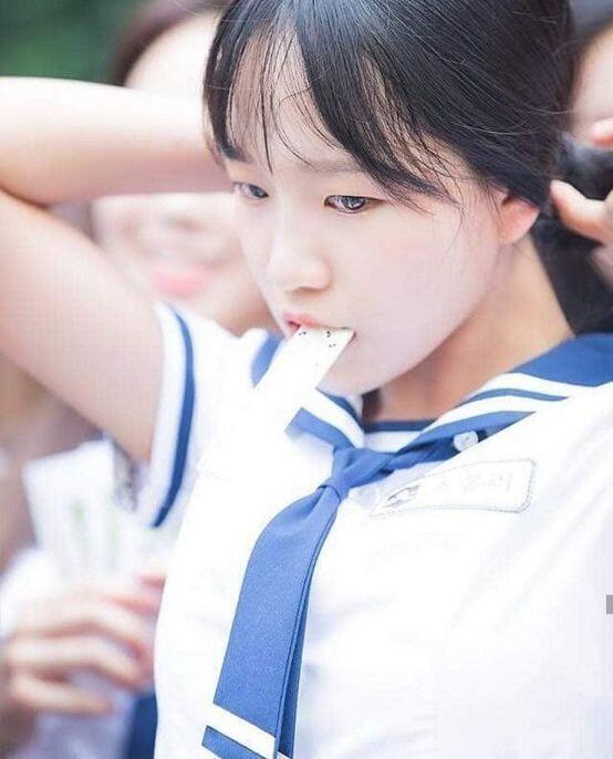 조유리 예쁘고 예뻐진거 맞고 뭐 성형했다고 뭐라고 할 사람 아무도 없는데 답도없이 자꾸 성형 안했다고 자연미인이라고 빼액거리는 애들이 젤 답없는