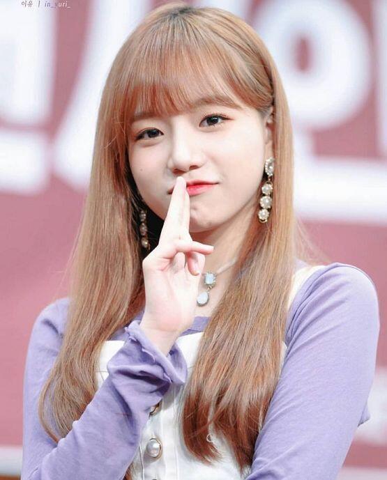 조유리 예쁘고 예뻐진거 맞고 뭐 성형했다고 뭐라고 할 사람 아무도 없는데 답도없이 자꾸 성형 안했다고 자연미인이라고 빼액거리는 애들이 젤 답없는
