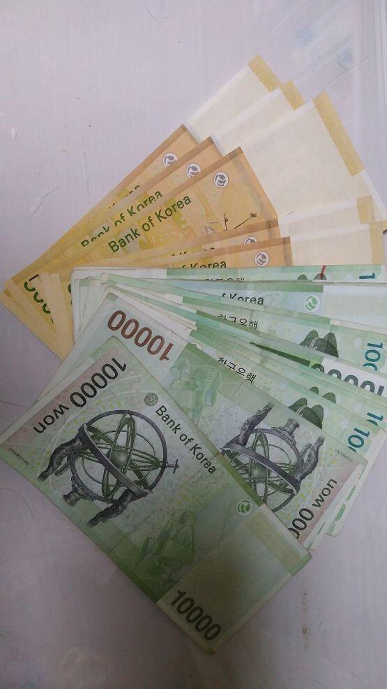 심심해가 갖고있는 현금이나 찍어봤다 아나 저장해놓고 마음의 양식으로 삼아라 카드만 들고다녀가 현금이 얼마 읎네
