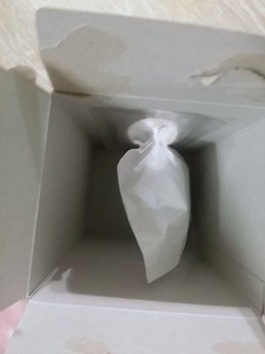 자 >>18 을따라....완벽히 남겨진 단 한장의 티슈가 완성되었다... 두루마리가 아닌게 한이다 ㅠㅠ 아쉽게도 우리집에는 두루마리가 없다...
