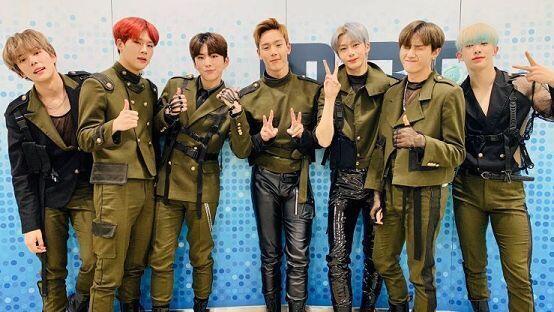 몬스타엑스ㅎㅎ 요즘 한창 뜨고있는 그룹이야 비주얼 피지컬 장난아니고 노래도 잘부르고 춤도잘춰~나는 원호가 최애인데 섹시해서 좋아~