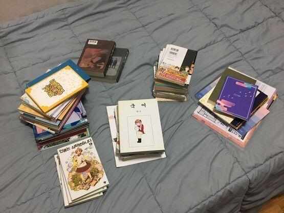 문제는 여기 맨위에 넣고 싶은 책들인데 딱봐도 다 안들어감... 그래서 일단 지금 본진인것만 넣어보겠음