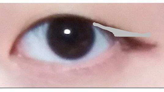 아이라인은 너무 밑까지 그리면 답답해보이니까 이렇게!